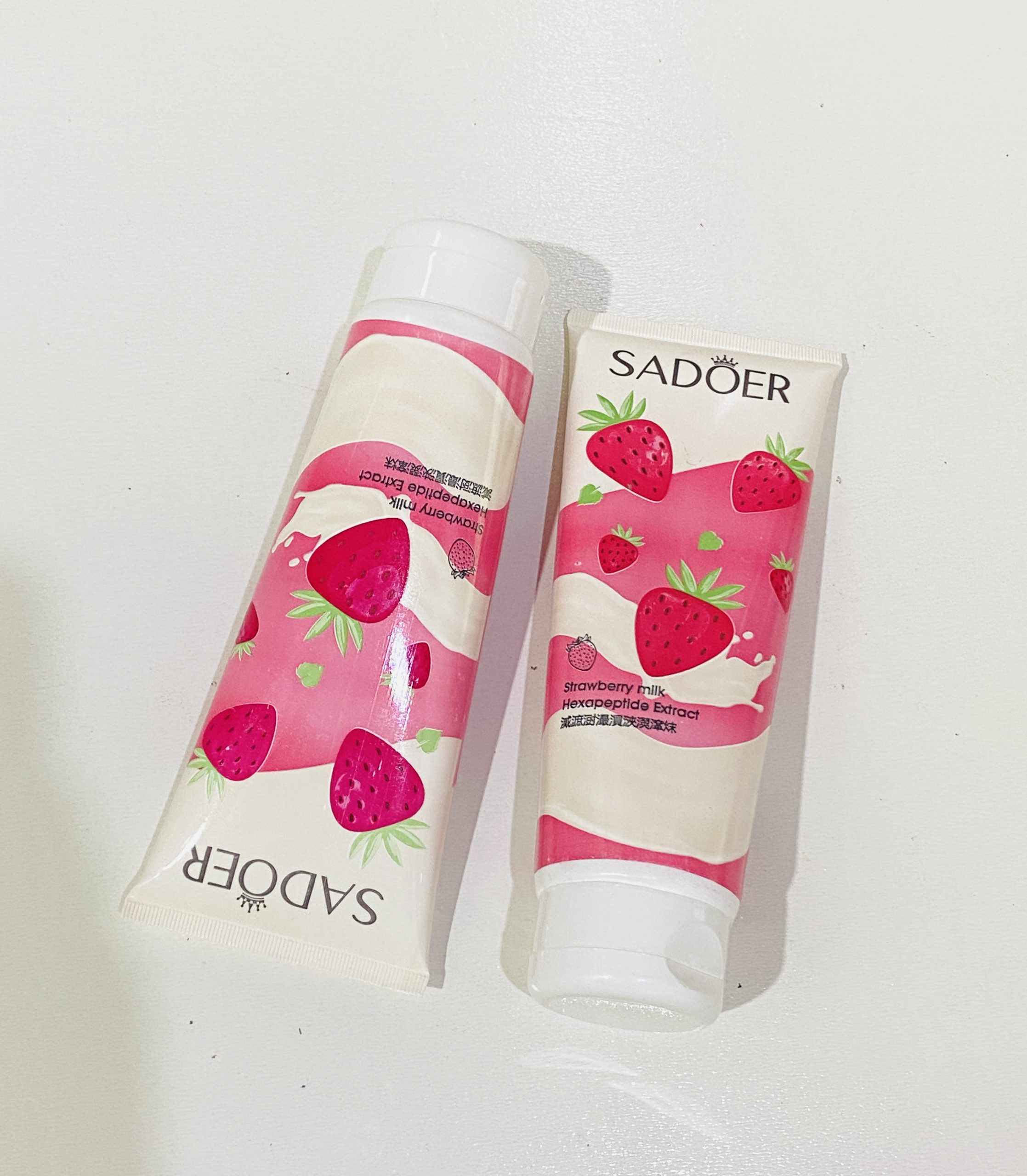 نمک بدن شیر و توت فرنگی