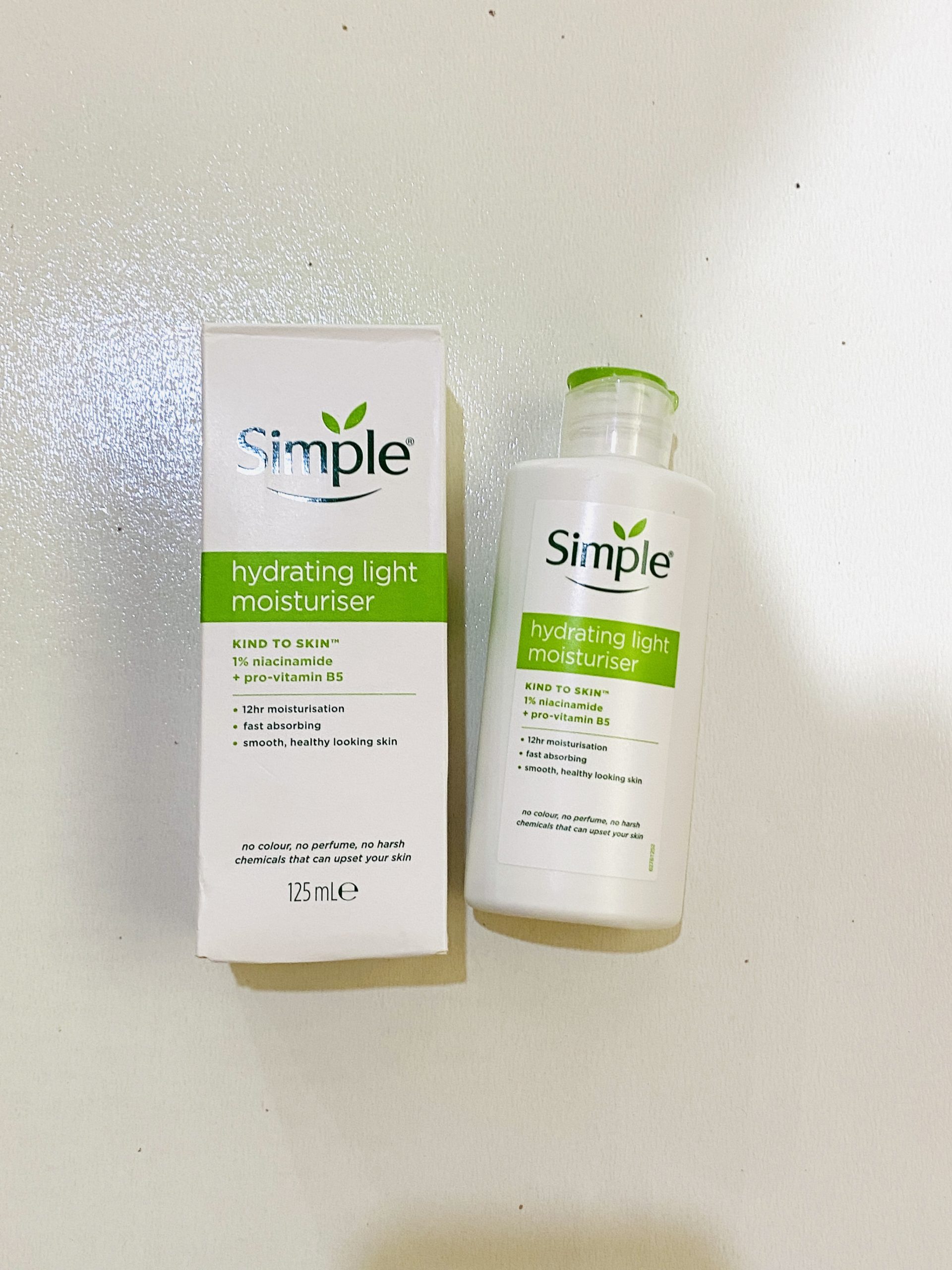 کرم آبرسان  و مرطوب کننده سیمپل مدل لایت