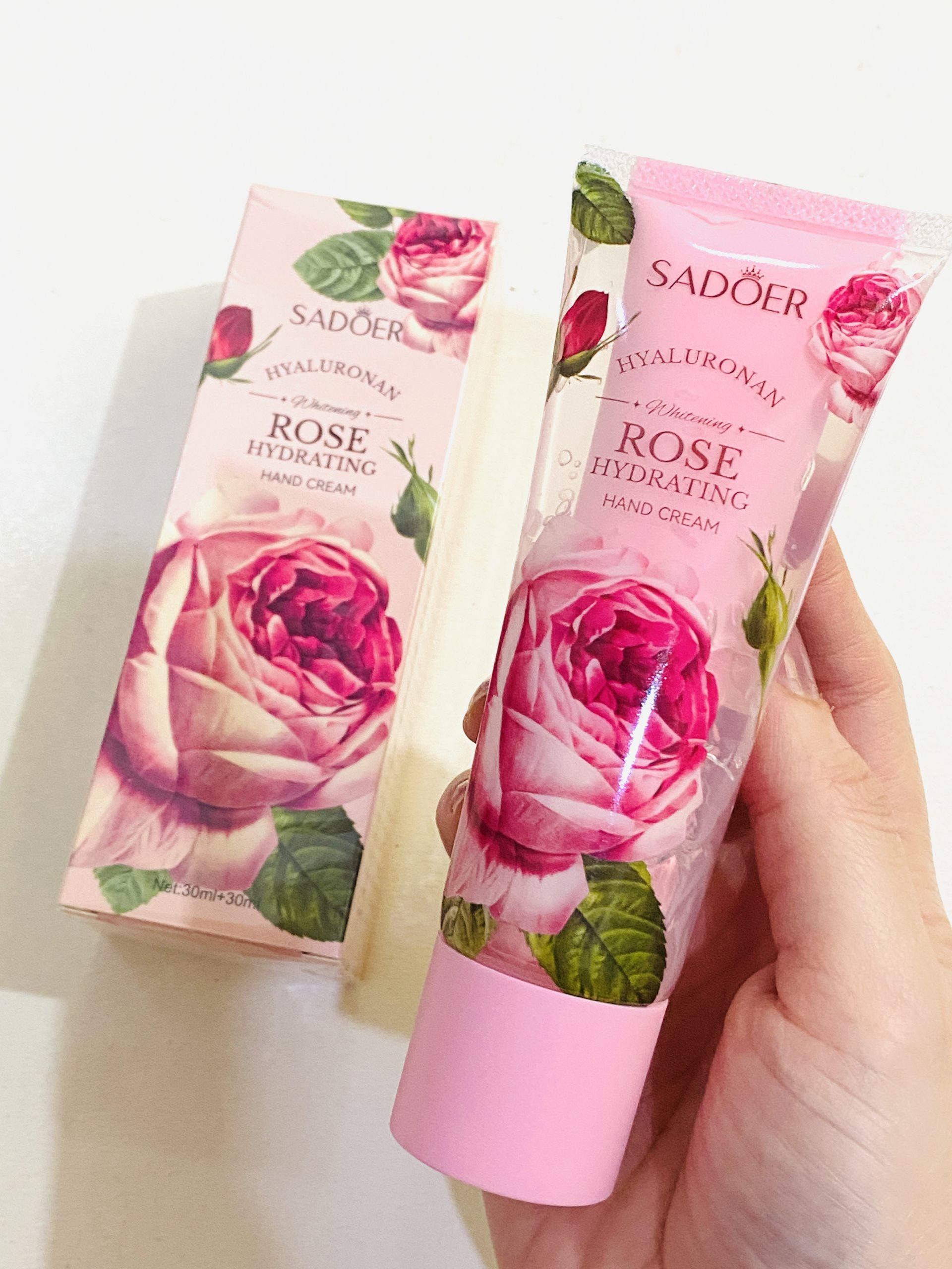 کرم آبرسان دست و صورت گل رز سادور